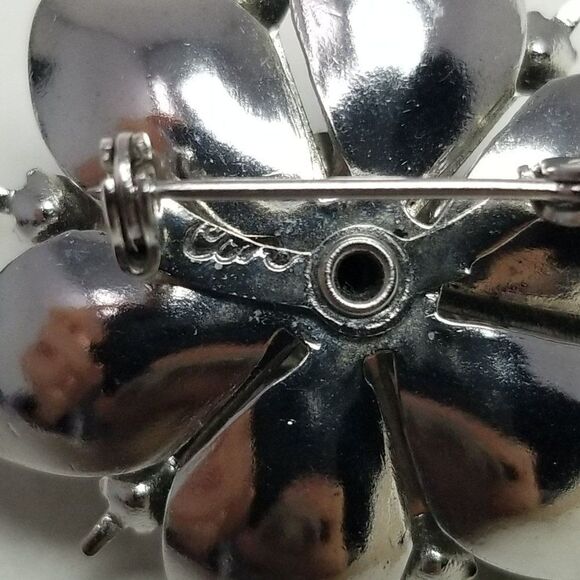 Vintage Coro Black Enamel and Silver Tone Flower Brooch, Retro Signed Lapel Pin - Picture 4 of 7